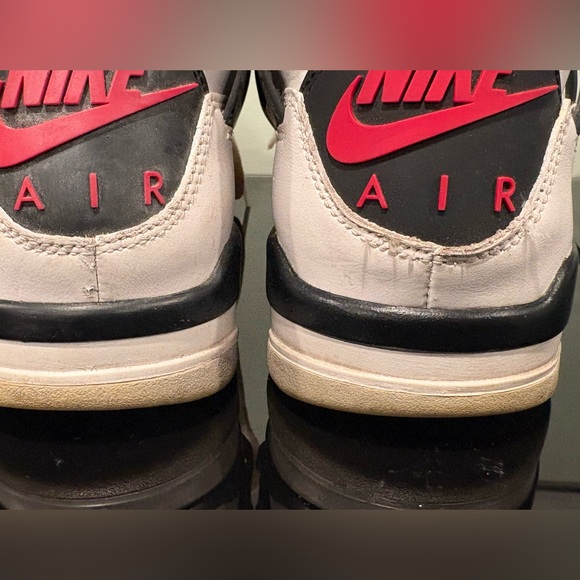 Air Jordan 4 Retro OG "Fire Red" - Picture 10 of 14